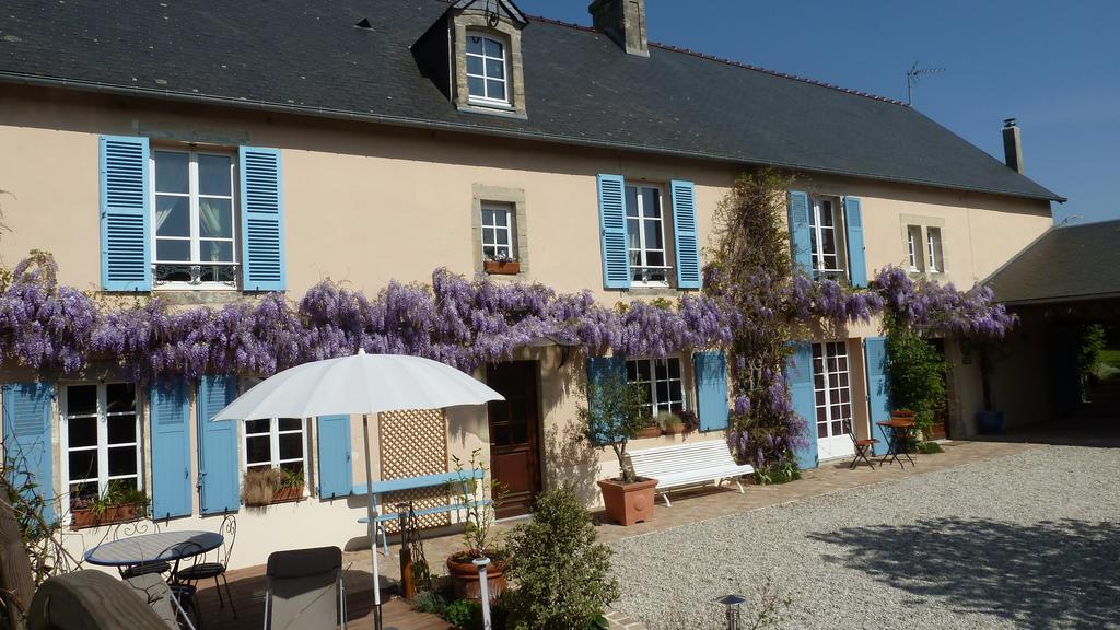 Les Volets Bleus Panzió Saint-Martin-des-Entrées Kültér fotó