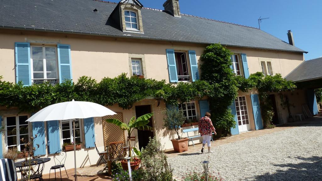 Les Volets Bleus Panzió Saint-Martin-des-Entrées Kültér fotó